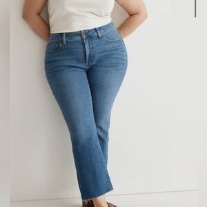 MADEWELL PLUS OUT KICK CROP RAW HEM JEANS SIZE 22W STYLE NJ440
